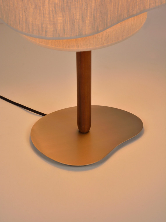 market-set-lampe-en-bois-teinte-et-tissu-creme-pebble