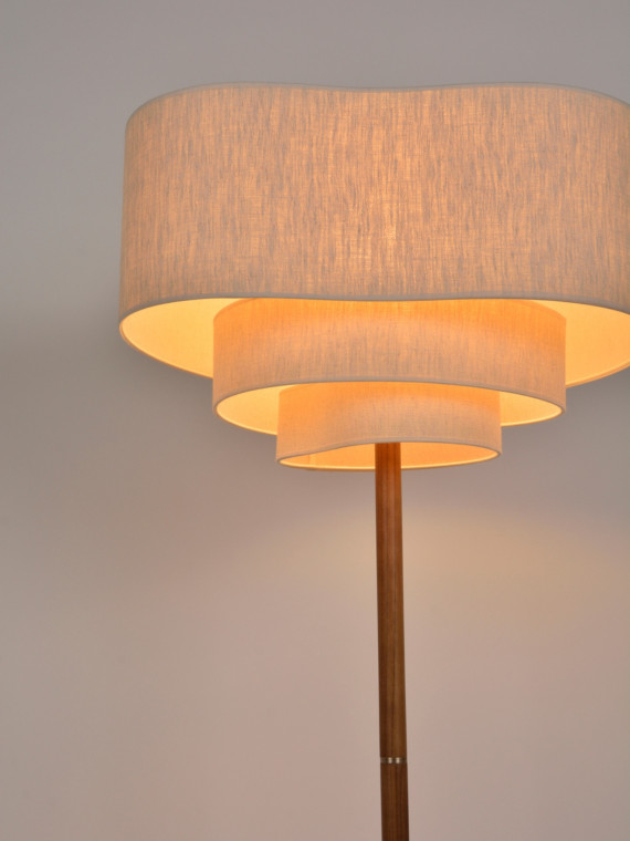 market-set-lampadaire-en-bois-et-tissu-creme-pebble