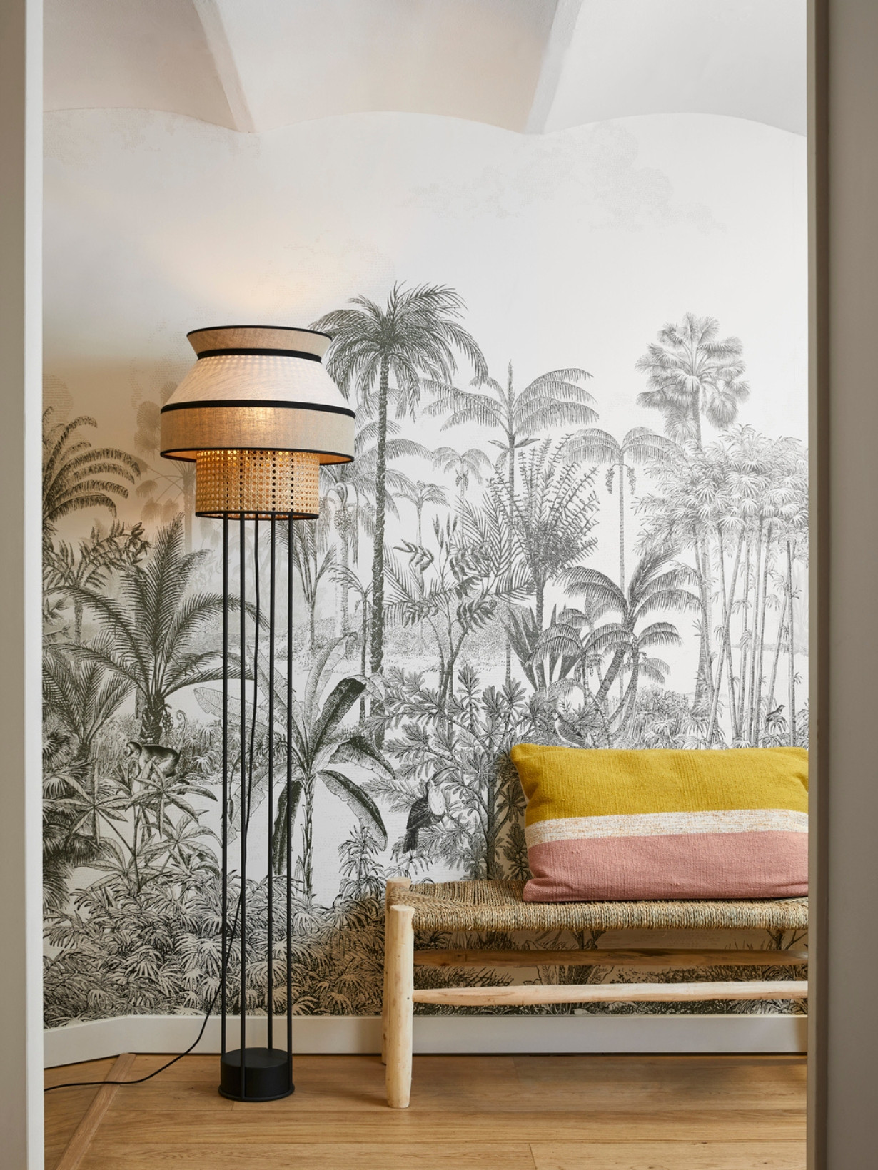 market-set-painted-metal-floor-lamp-singapour