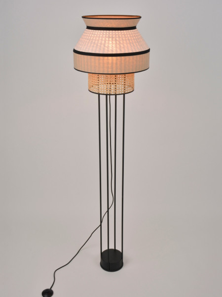 market-set-painted-metal-floor-lamp-singapour