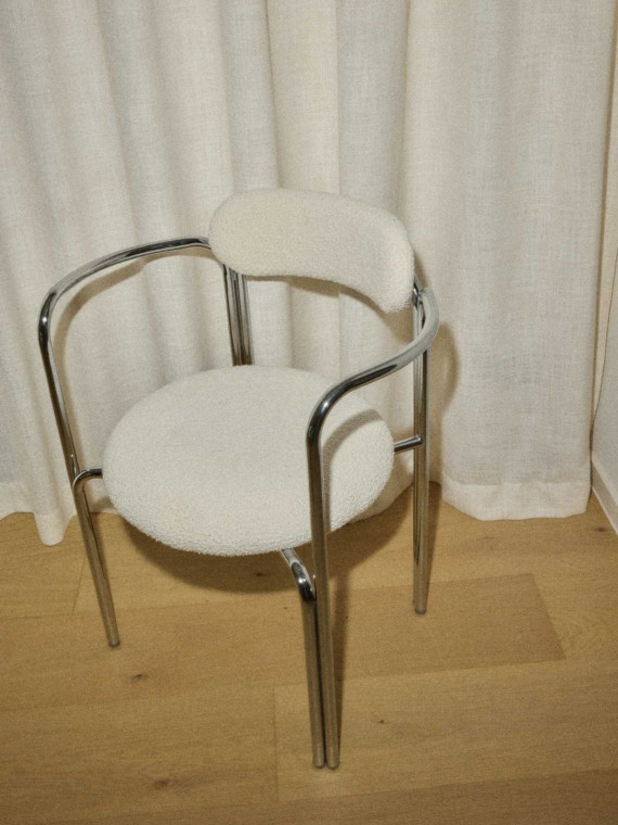 Gabrielle Paris Fauteuil de table  Hortense en acier chromé et tissu bouclette