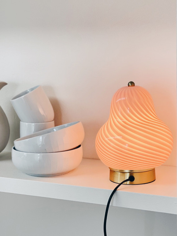 Lampe de table en verre et métal, Lucy Dyberg Larsen rose