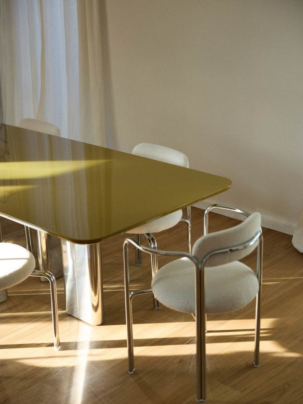Gabrielle Paris - Table à manger Chrysoline| MBS Design