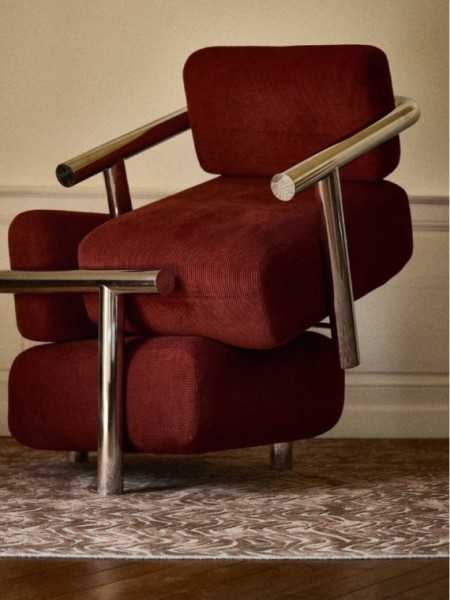 Gabrielle Paris fauteuil Claude 70 inox poli velours jaspe · en ambiance
