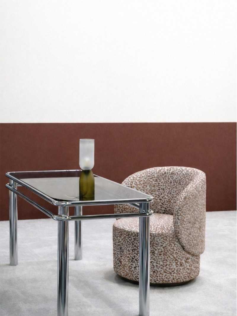 Gabrielle Paris bureau Edgar inox poli et verre trempé · en ambiance