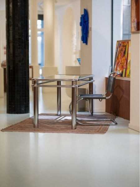 Gabrielle Paris bureau Edgar inox poli et verre trempé · vue de face