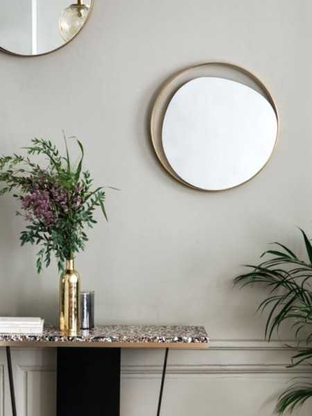 Red Edition miroir Ellipse · en ambiance console terrazzo