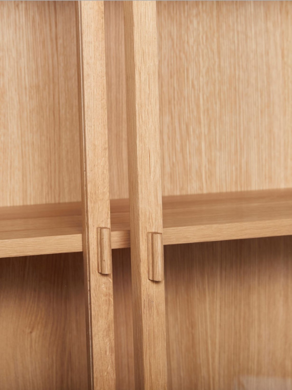 Display cabinet in natural oak Gunder Hubsch