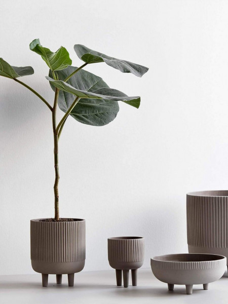 Cache-pot-en-terre-cuite-Nils-M-kristinadam