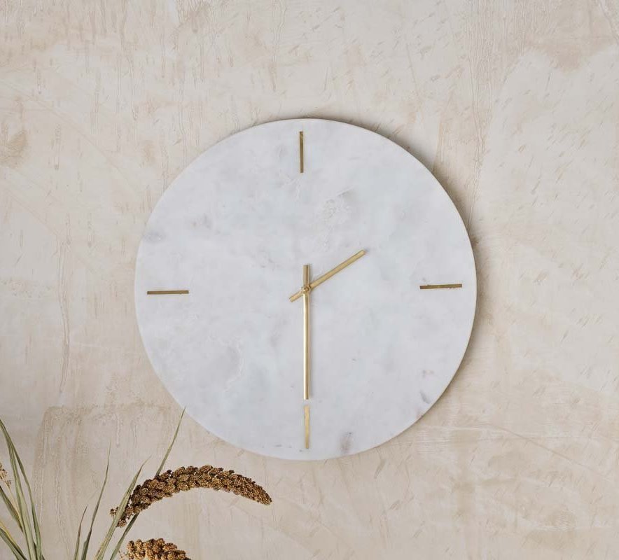 Horloge en marbre blanc, Riccia Nkuku