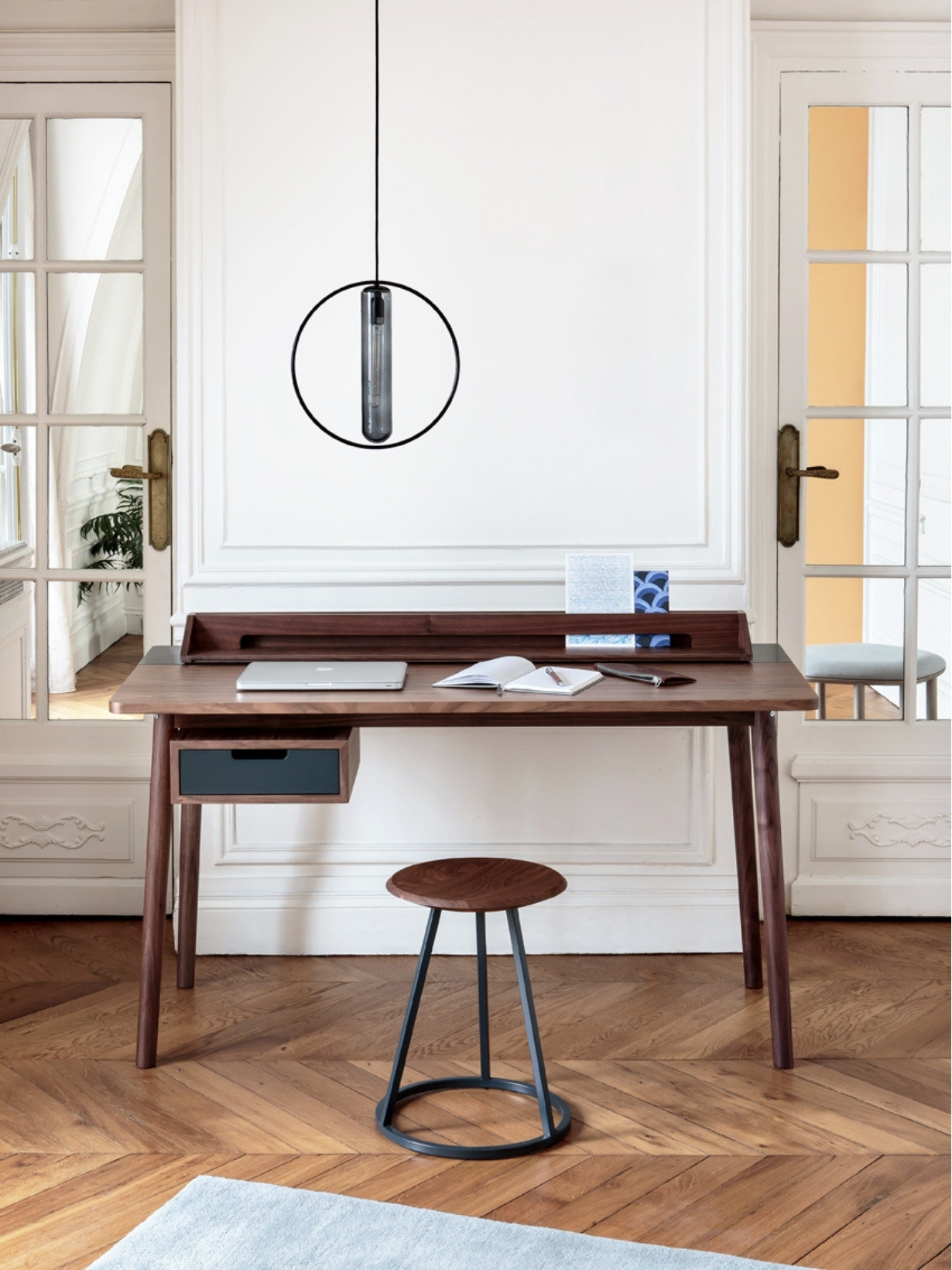 Desk in natural walnut, Honoré Hartô