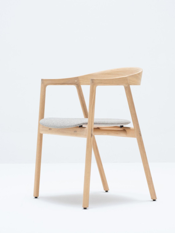 Chaise de table en chêne massif et assise tissu, Muna