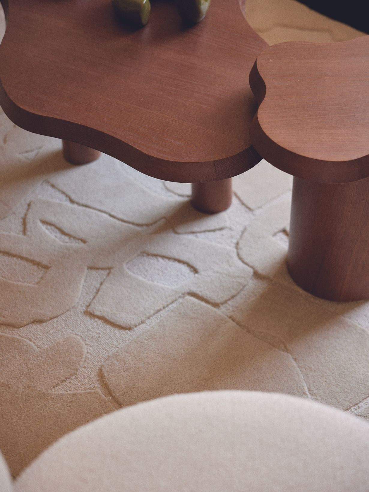 Table basse en Iroko jeanne, GABRIELLE-Paris | MBS Design
