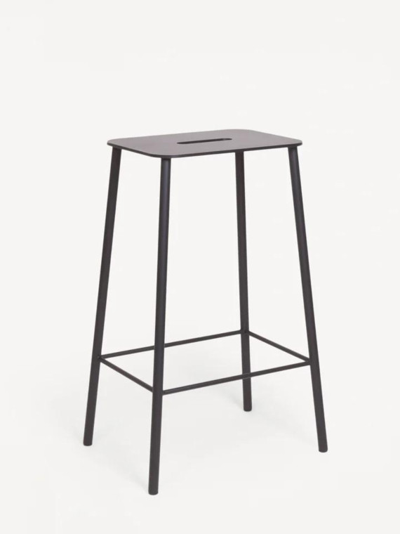 Tabouret Mono, Adam frama