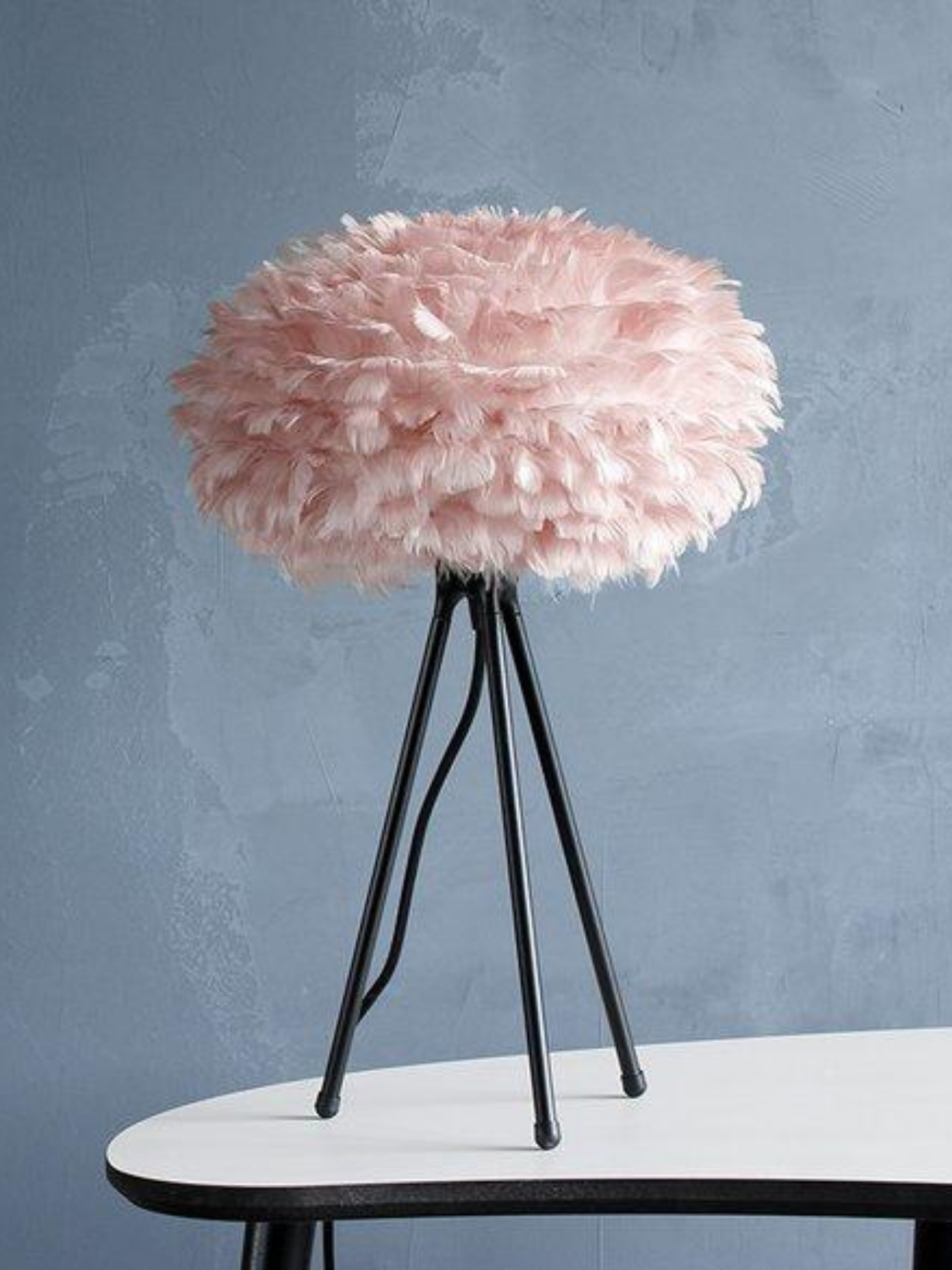 UMAGE - Tripod lamp in goose feather, Eos mini pink and Tripod base black - MBS Design
