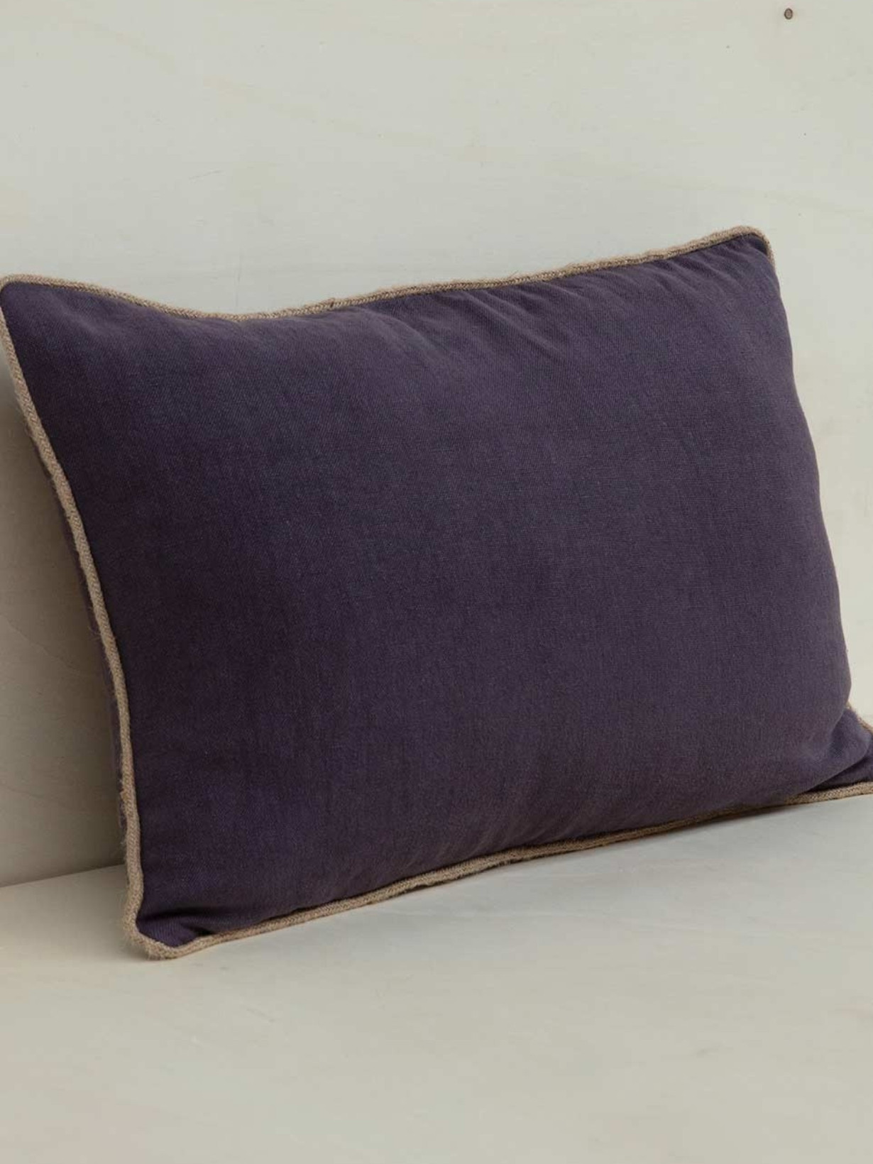 Italian linen cushion, Salvador grappe violet