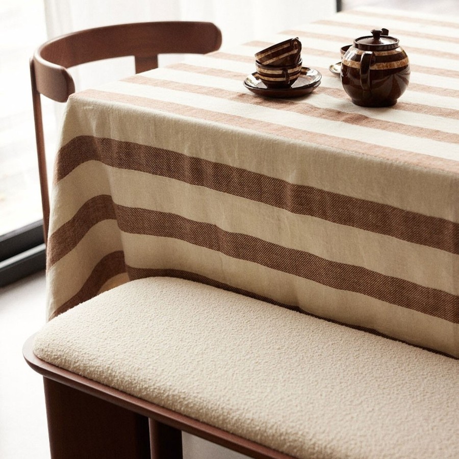 Banc Lazare Gabrielle Paris finition noyer en ambiance