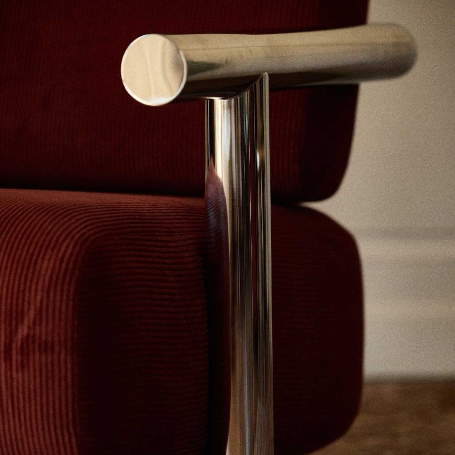 Fauteuil Claude 70 Gabrielle Paris détail structure acier inoxydable poli