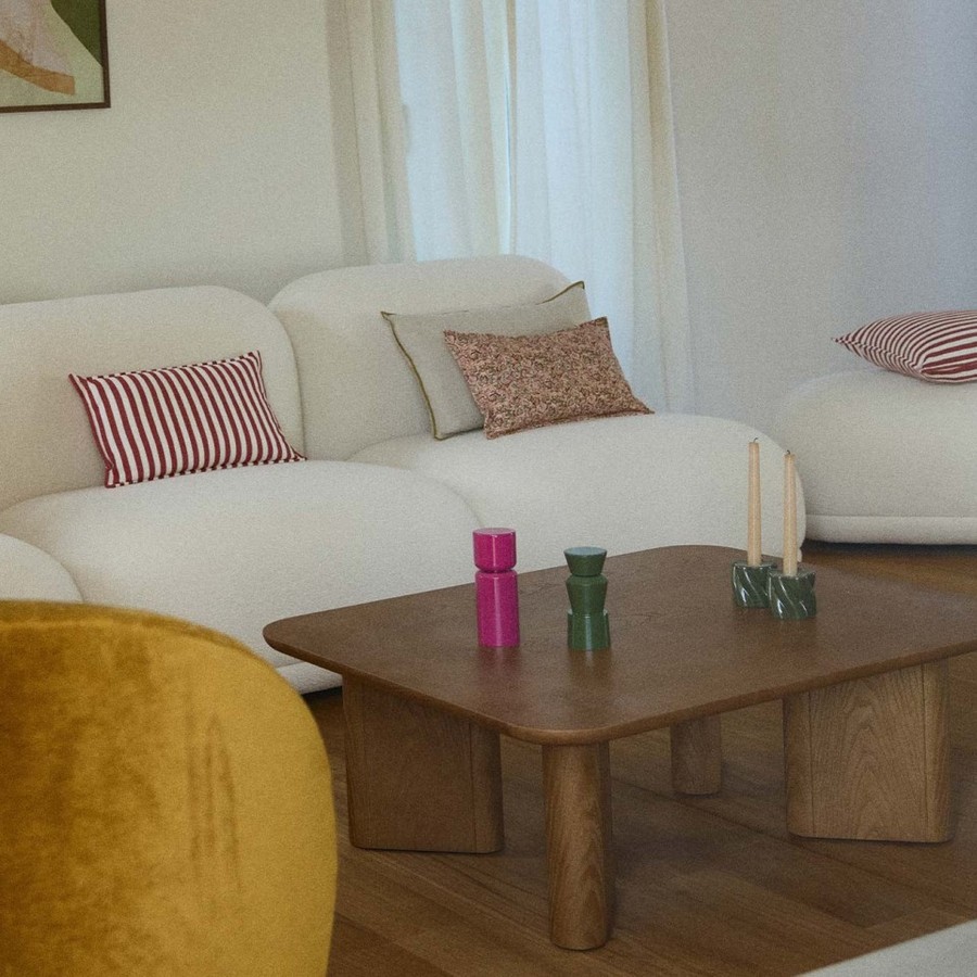 Table basse Thelma Gabrielle Paris finition bois teck en ambiance salon