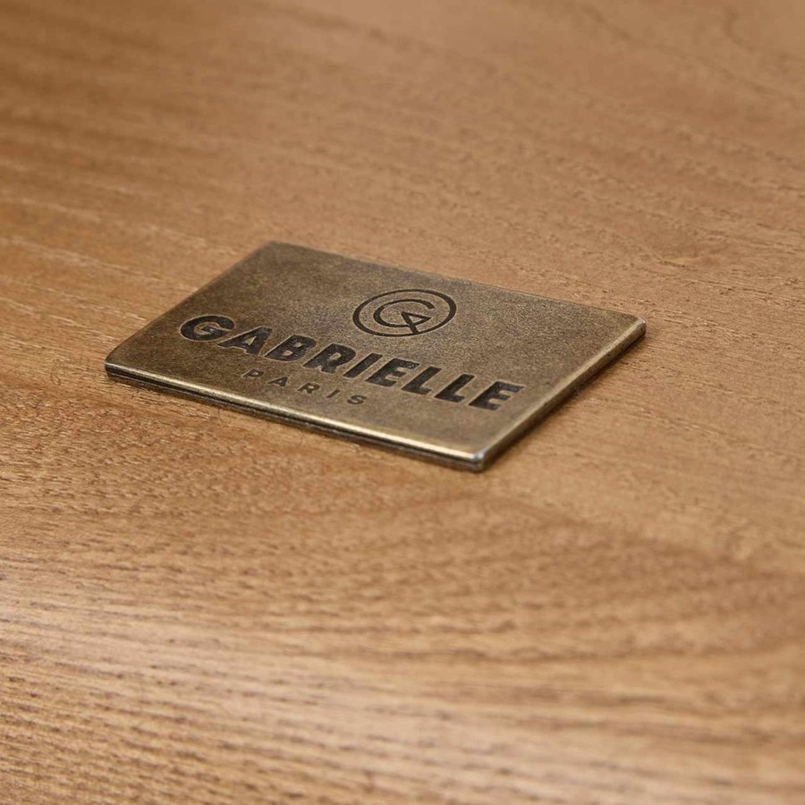 Table basse Thelma Gabrielle Paris détail du veinage et de la plaque de fabrication
