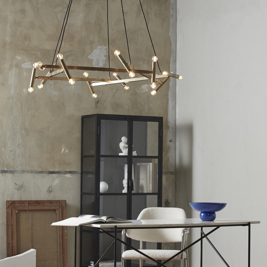 Suspension circulaire Nordal, en ambiance au-dessus d'un bureau